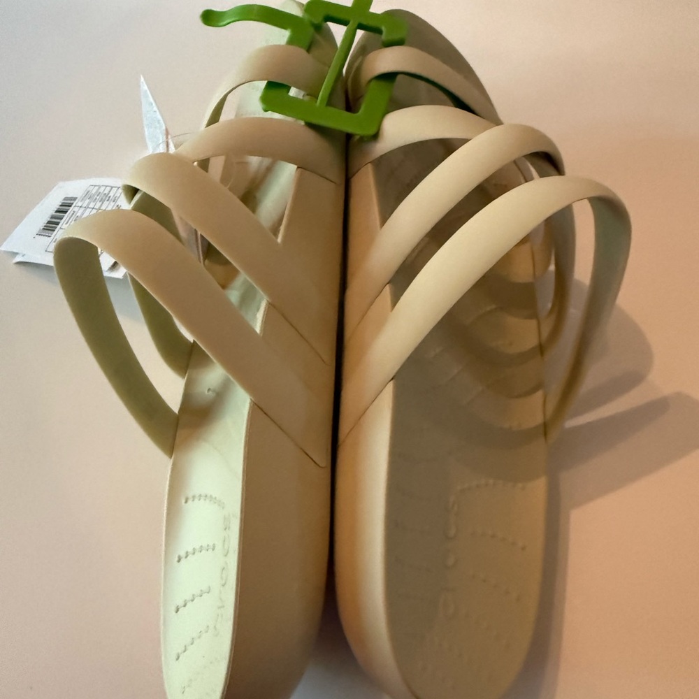 CROCS Splash Strappy Sandals in Bone New With Tags Women’s 9 - Picture 3 of 6